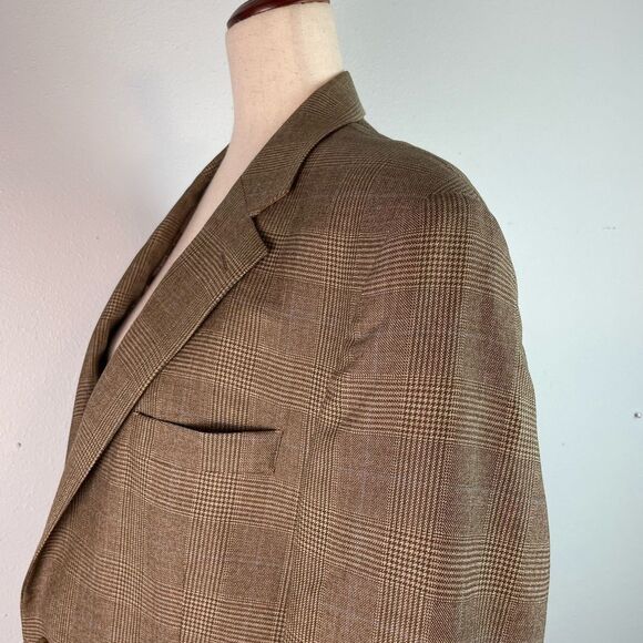 Jos. A. Banks Tan Sport Coat with Notched Lapels and Plaid Pattern Size 41R EUC - Picture 4 of 9
